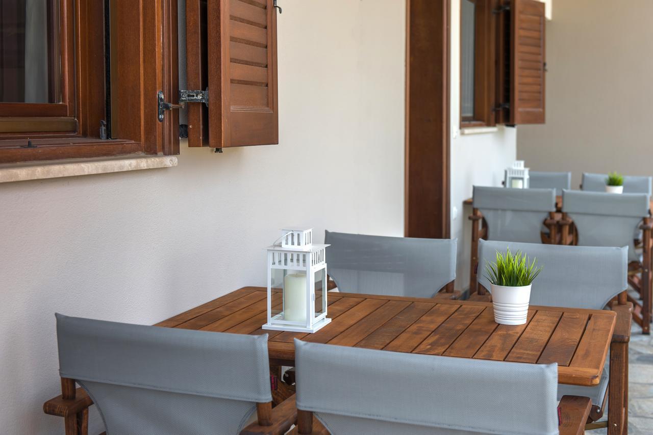 Pleiades Casual Living Apartment Nea Roda Luaran gambar
