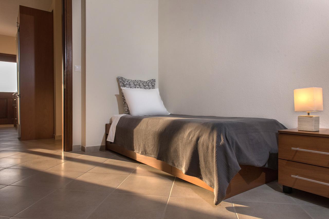 Pleiades Casual Living Apartment Nea Roda Luaran gambar